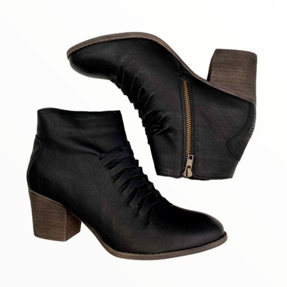 SOLD!! Billabong Black Leather Ankle Booties 9.5 - Picture 2 of 11